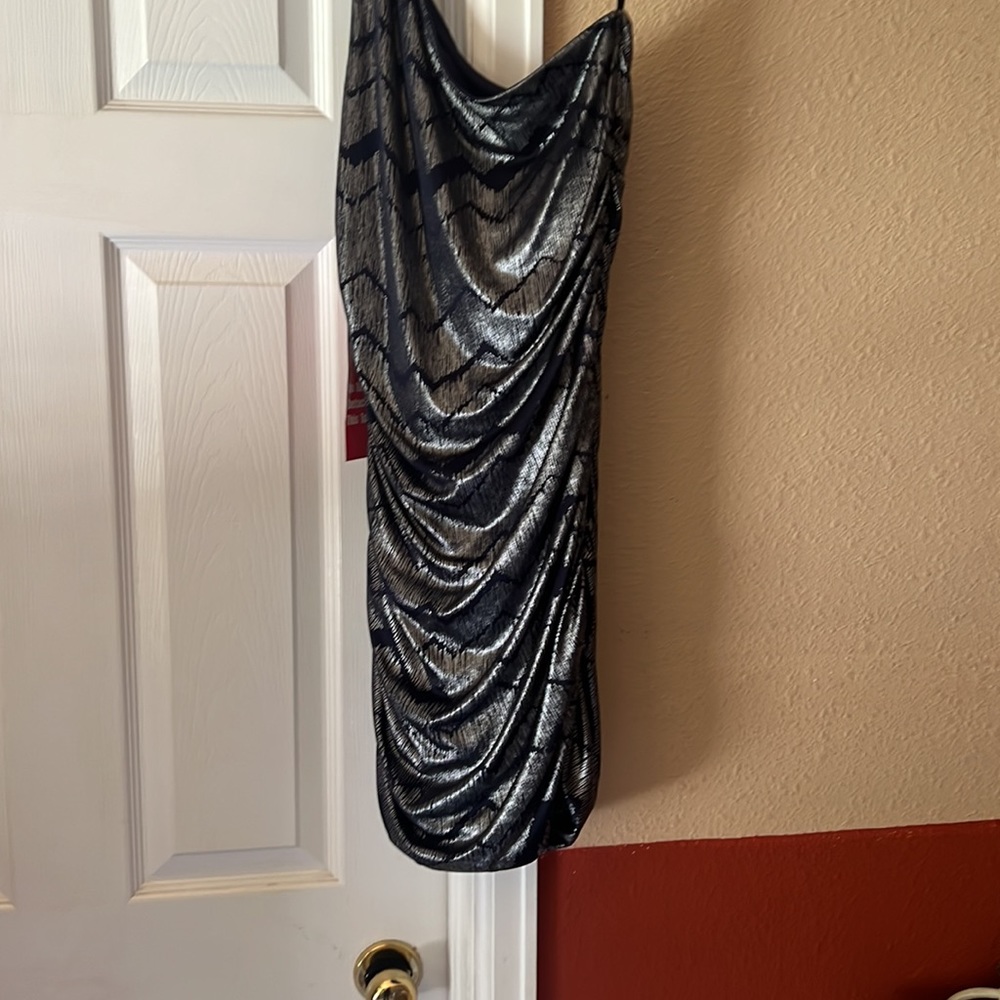 Dress - Picture 3 of 5